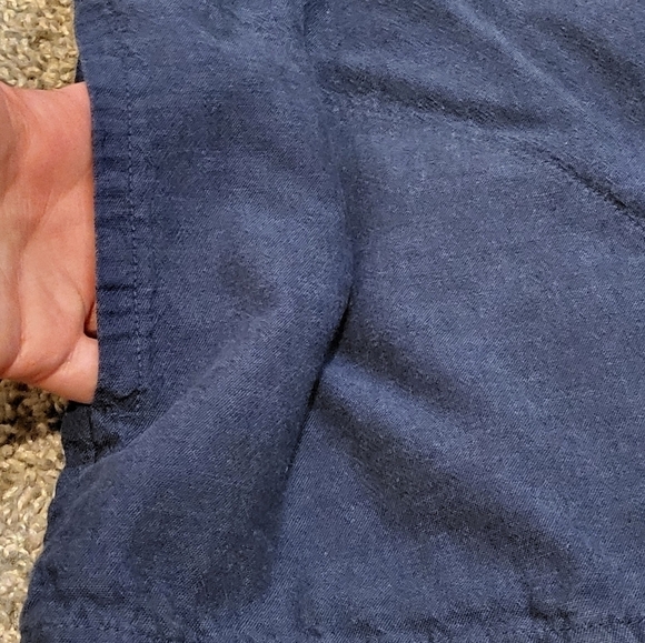 Liz Claiborne size large camp shirt in the color blue - Picture 4 of 12